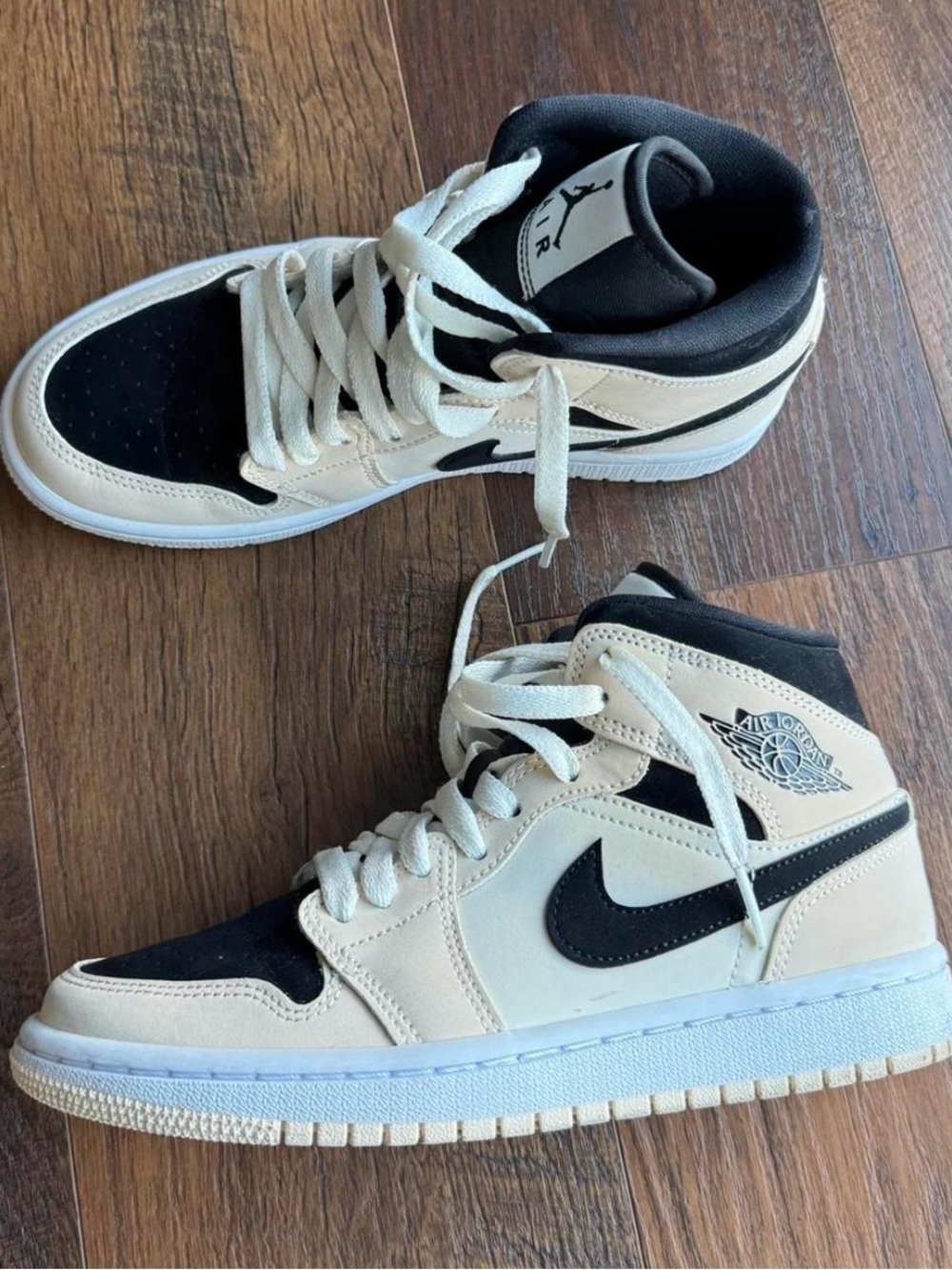 Jordan 1 Mid βBarley Orangeβ